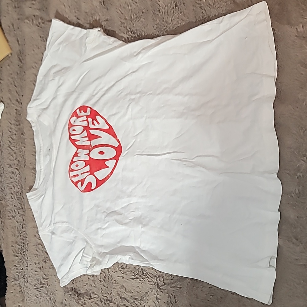 Universal Thread Tee